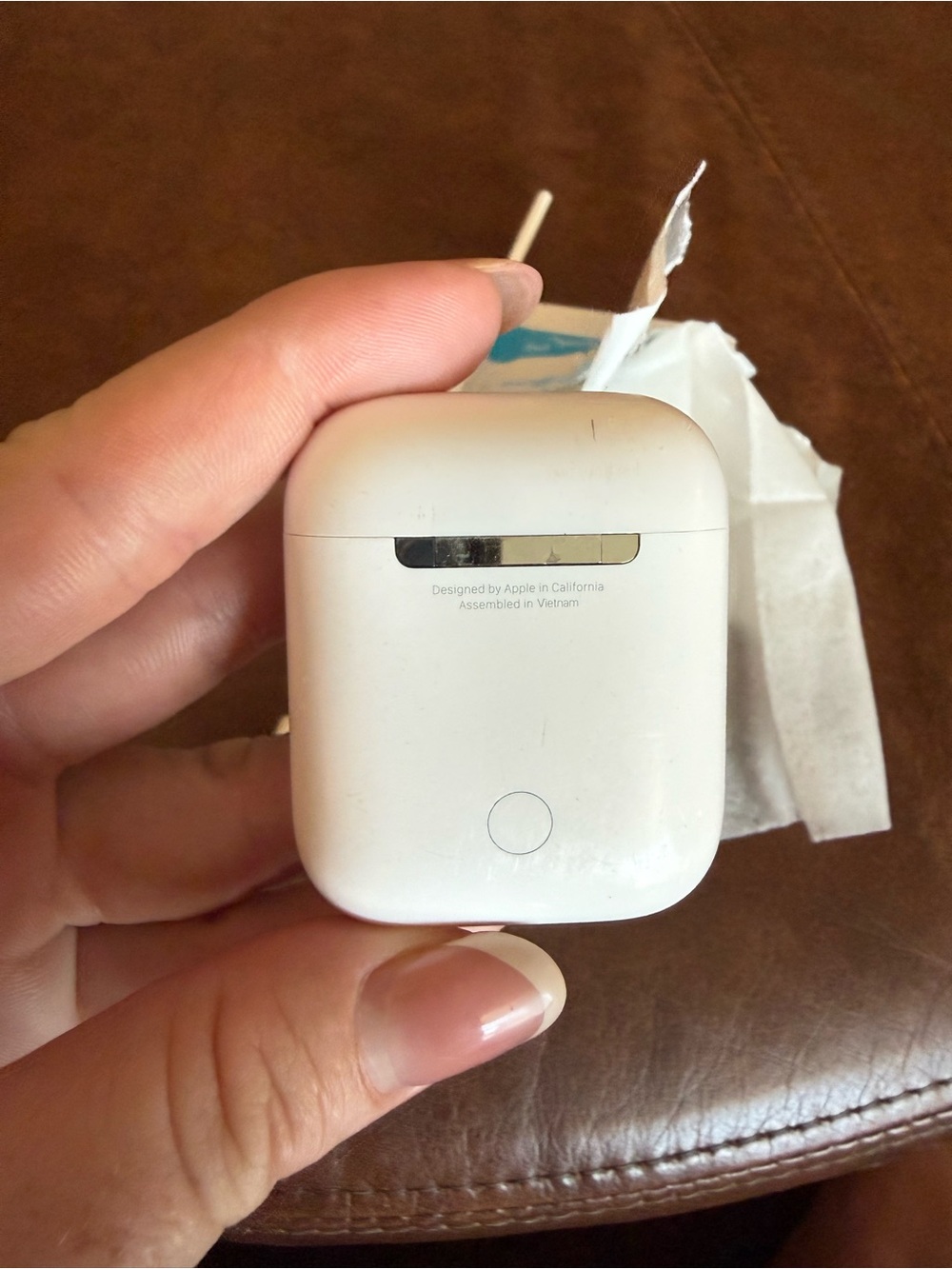 2nd Generation AirPods - Picture 2 of 4